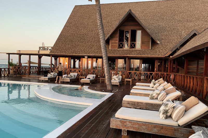 Eagle & Feather Lodge exterior at dusk