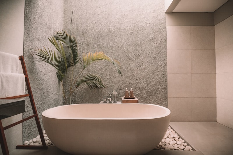 Warm suite lounge with natural finishes